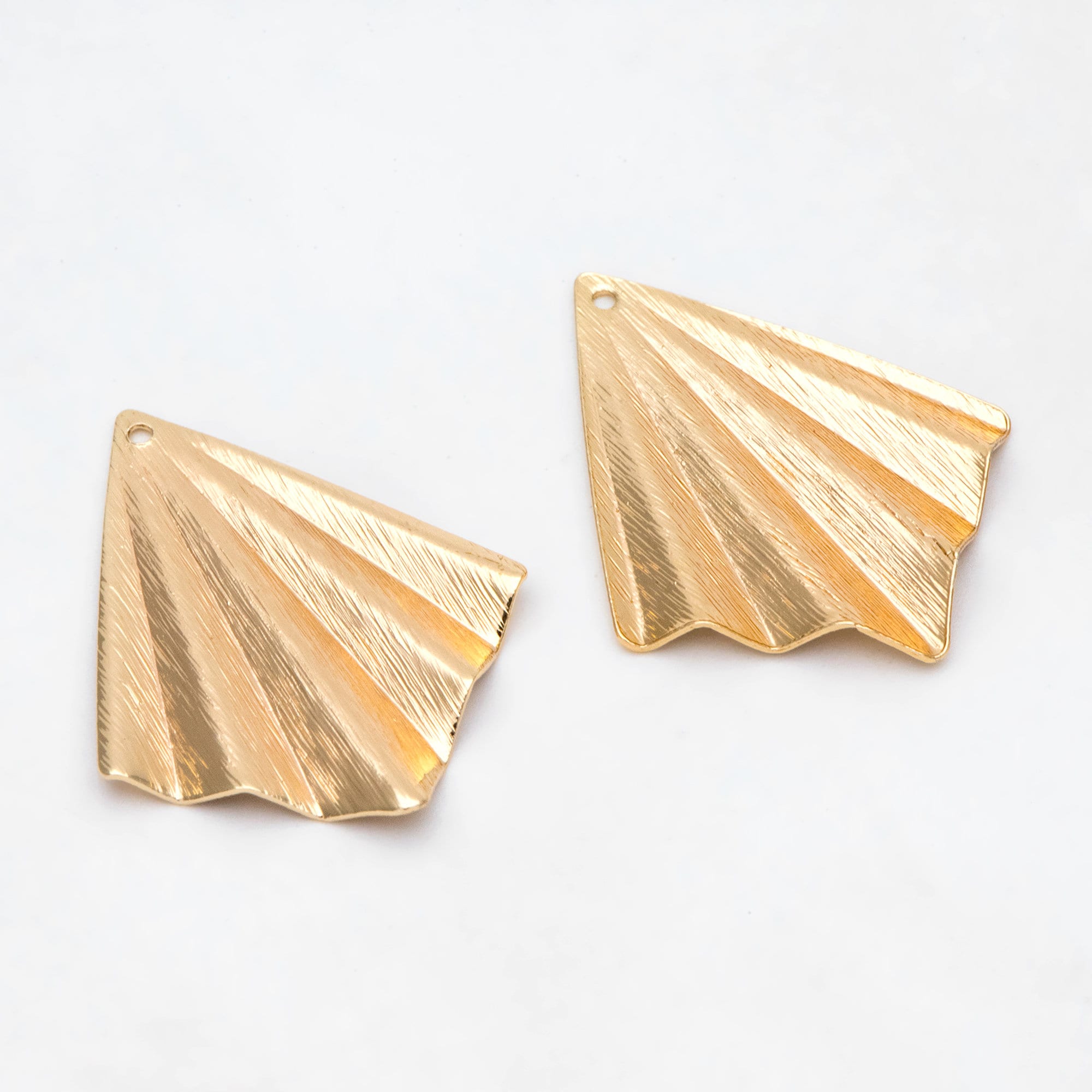 10pcs Gold Rhombus Charm 35x27mm, Gold plated Ribbed Geometric Pendants (GB-3817-L)